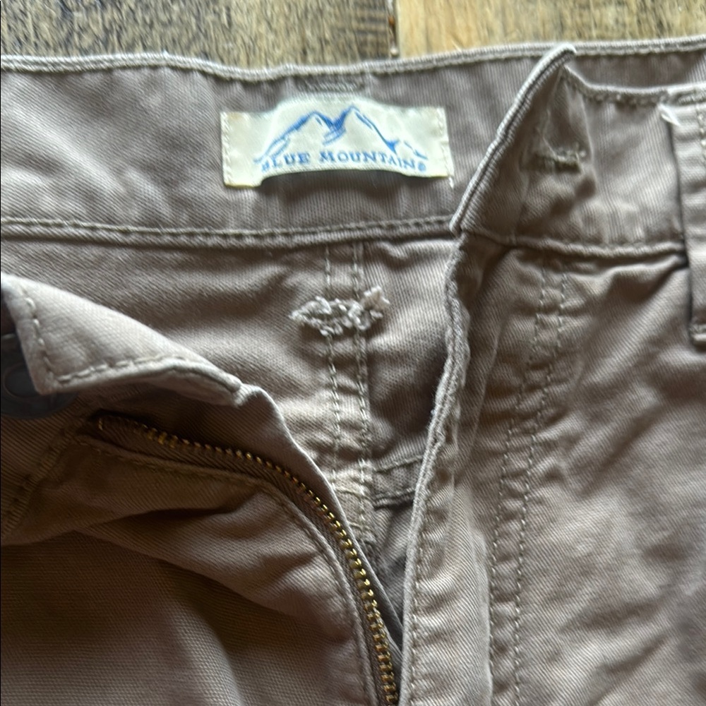 Blue Mountain Khahki. Great condition!